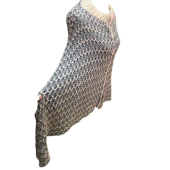 Simply Noelle Slate Blue & Cream Button Down Poncho/Shawl/Shrug-One Size - Picture 8 of 15